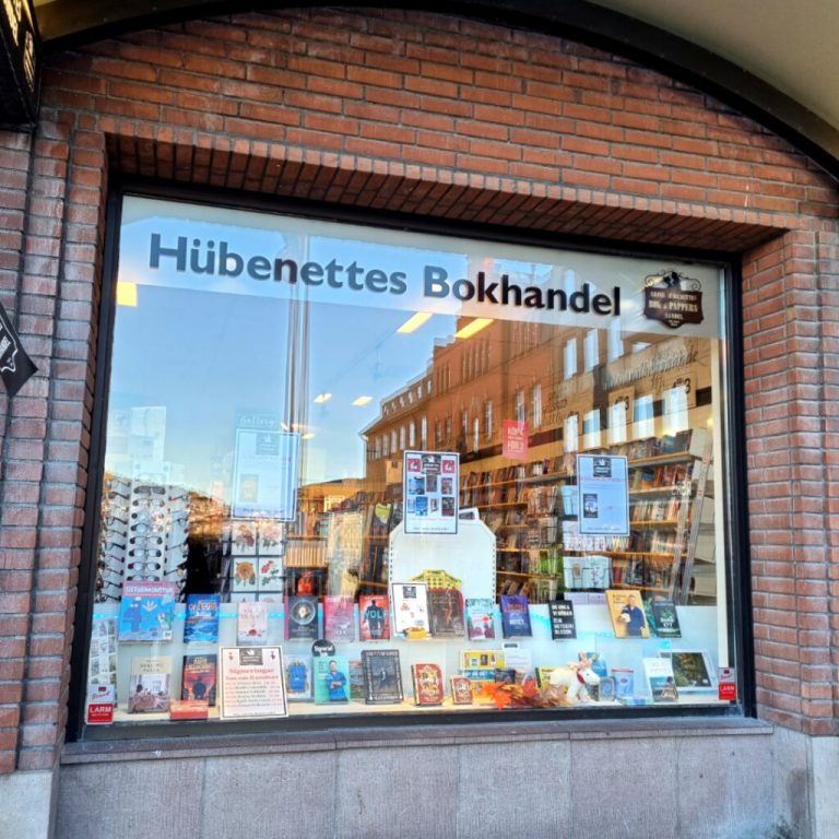 Skyltfönster hos Hübenettes bokhandel